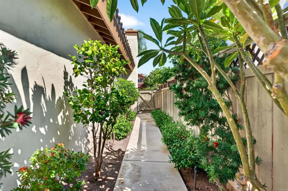 12011 Via Hacienda El Cajon, CA 92019