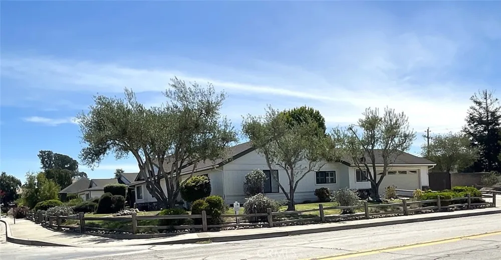 4301 Edenbury Santa Maria, CA 93455