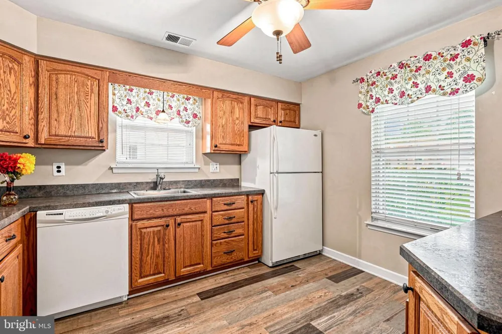 6 AVANDALE COURT Mount Laurel, NJ 08054