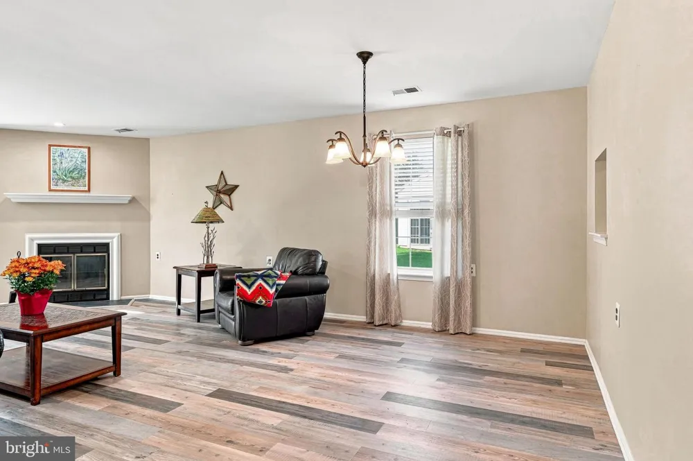6 AVANDALE COURT Mount Laurel, NJ 08054