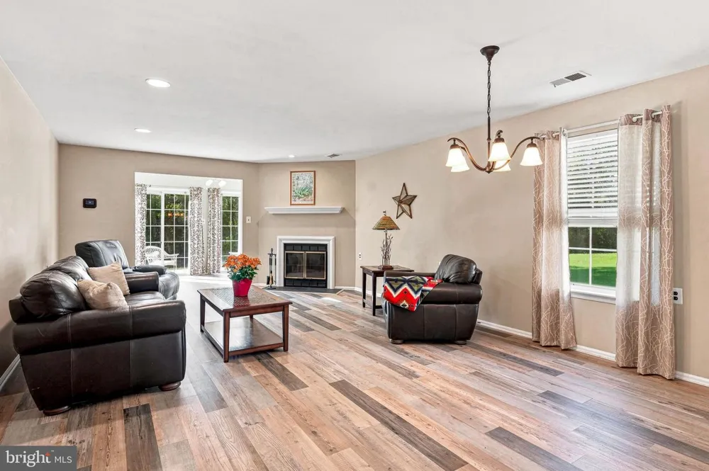 6 AVANDALE COURT Mount Laurel, NJ 08054