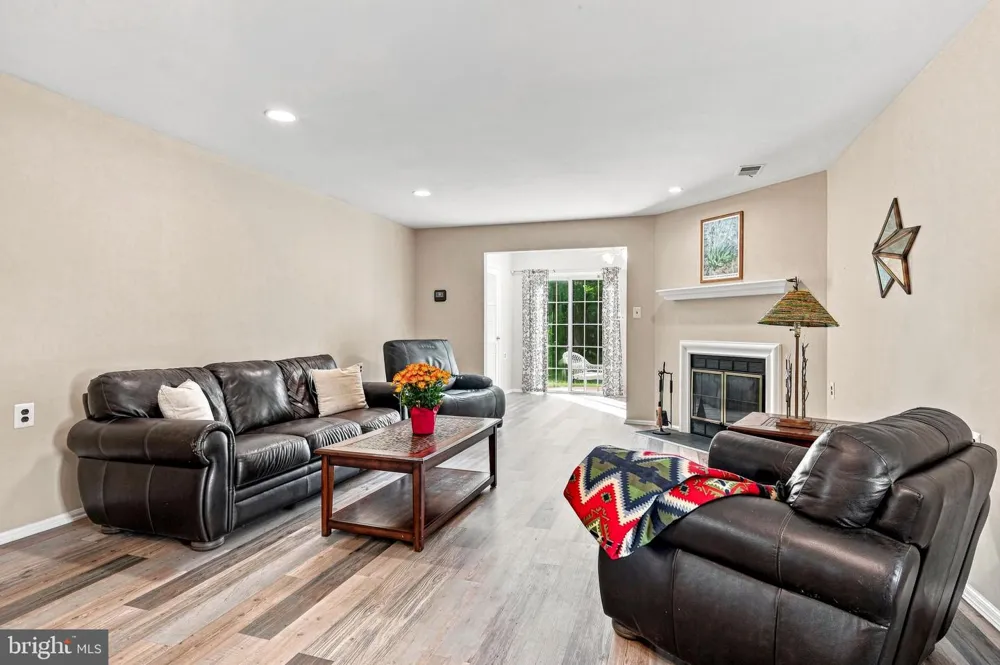 6 AVANDALE COURT Mount Laurel, NJ 08054