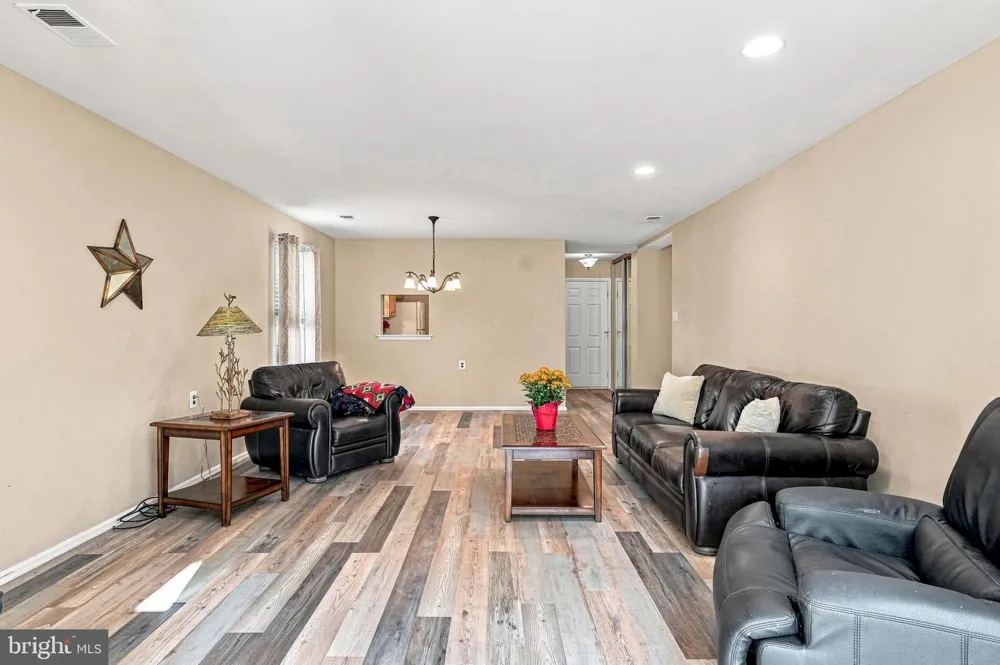 6 AVANDALE COURT Mount Laurel, NJ 08054