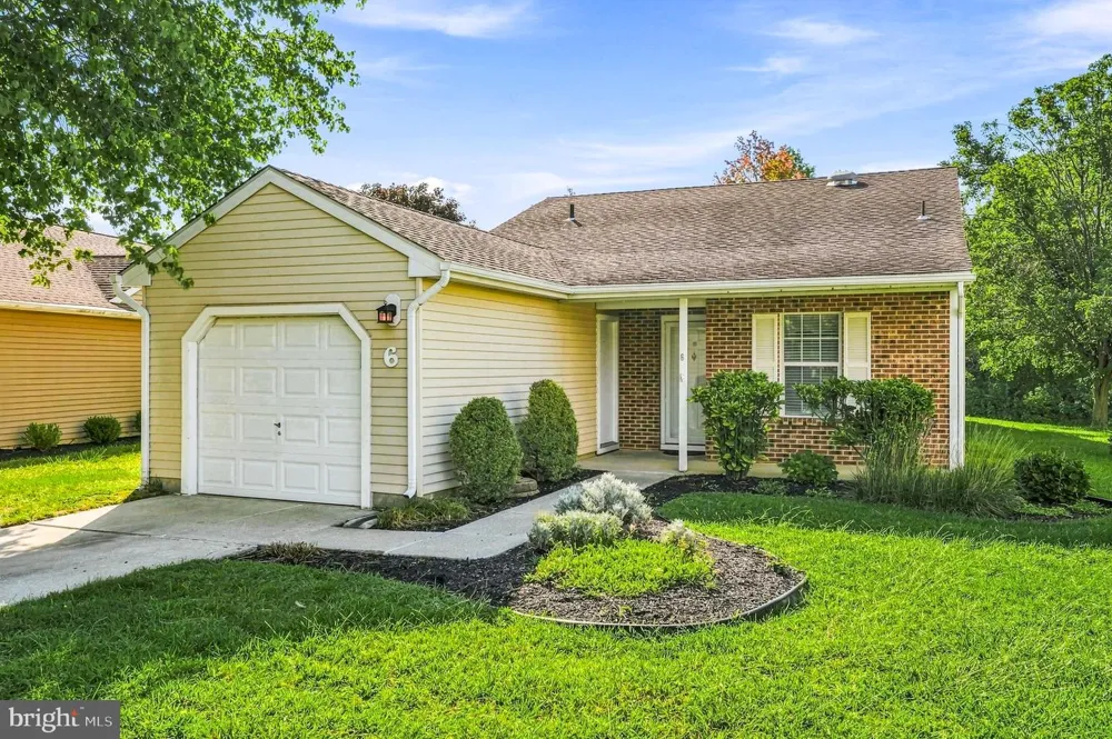 6 AVANDALE COURT Mount Laurel, NJ 08054