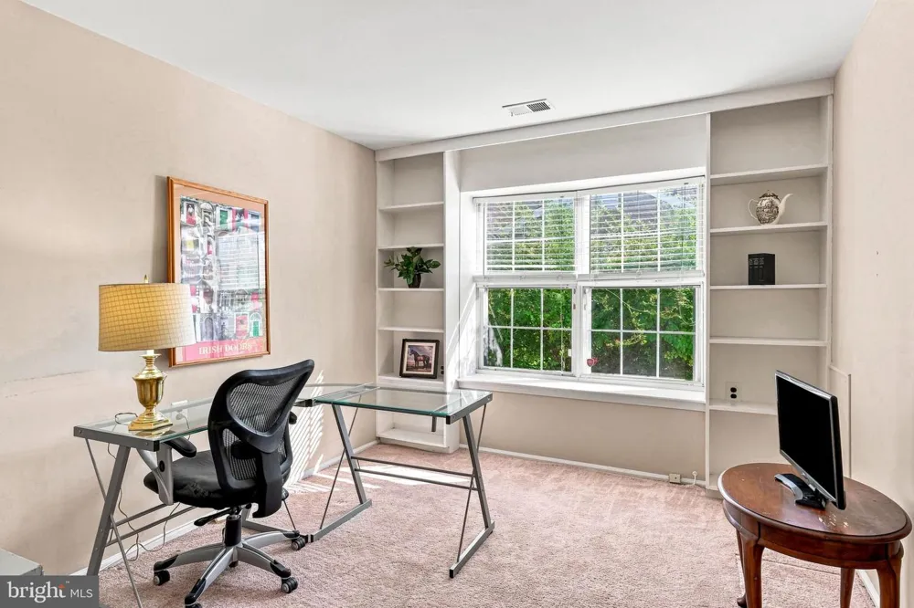 6 AVANDALE COURT Mount Laurel, NJ 08054