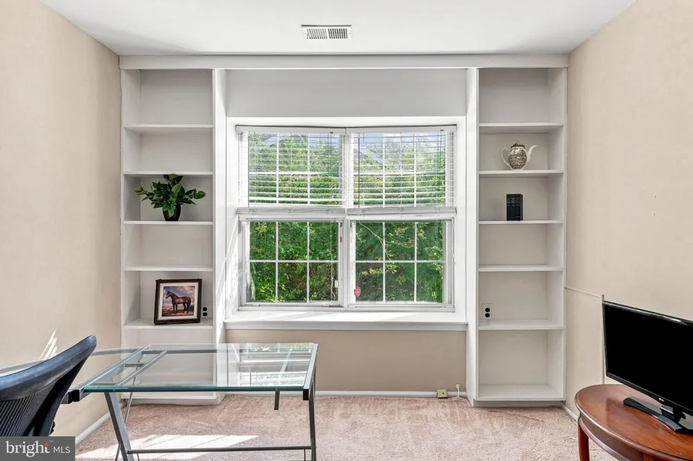 6 AVANDALE COURT Mount Laurel, NJ 08054