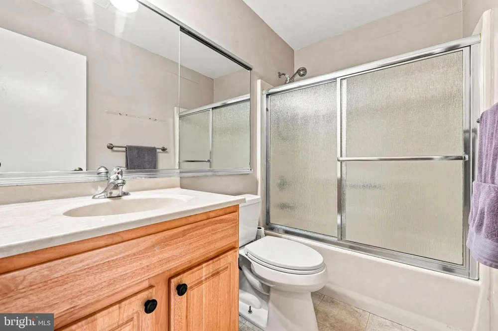 6 AVANDALE COURT Mount Laurel, NJ 08054