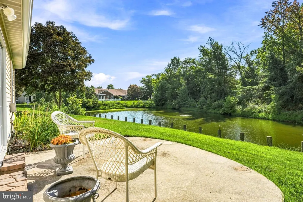 6 AVANDALE COURT Mount Laurel, NJ 08054
