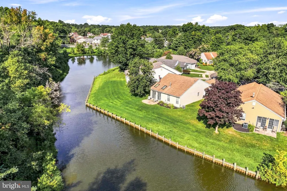 6 AVANDALE COURT Mount Laurel, NJ 08054