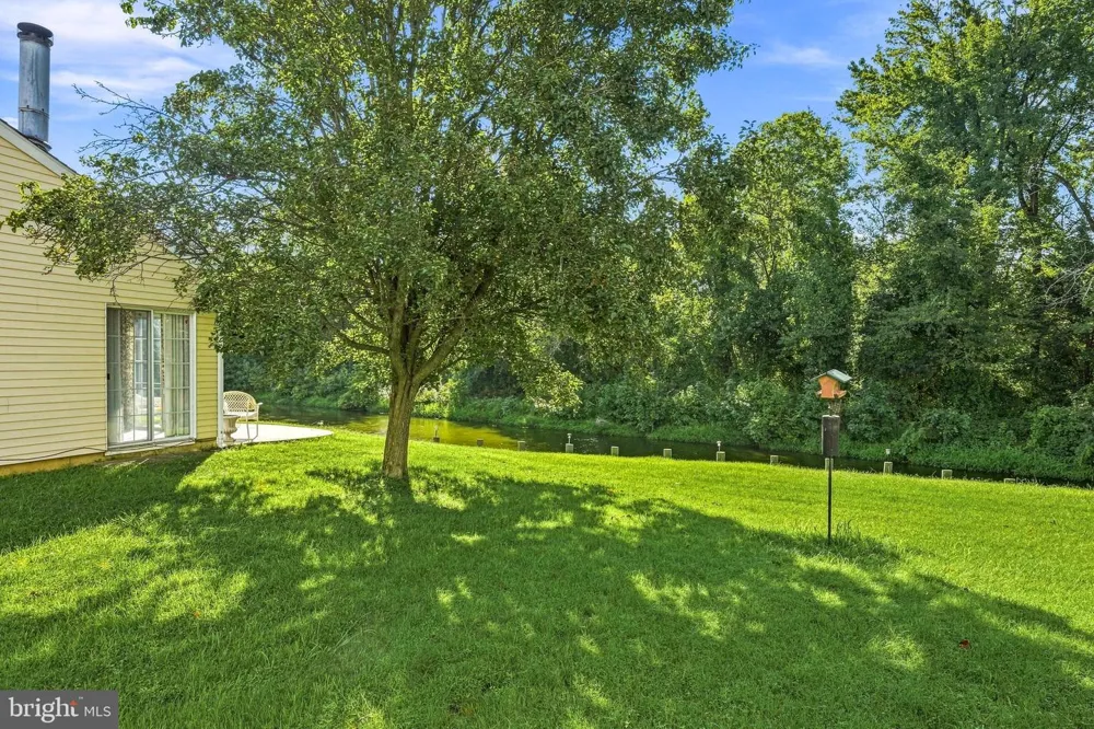 6 AVANDALE COURT Mount Laurel, NJ 08054