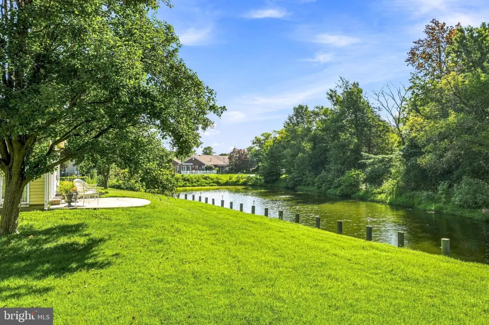 6 AVANDALE COURT Mount Laurel, NJ 08054