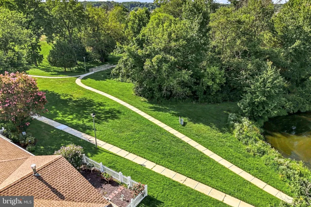 6 AVANDALE COURT Mount Laurel, NJ 08054