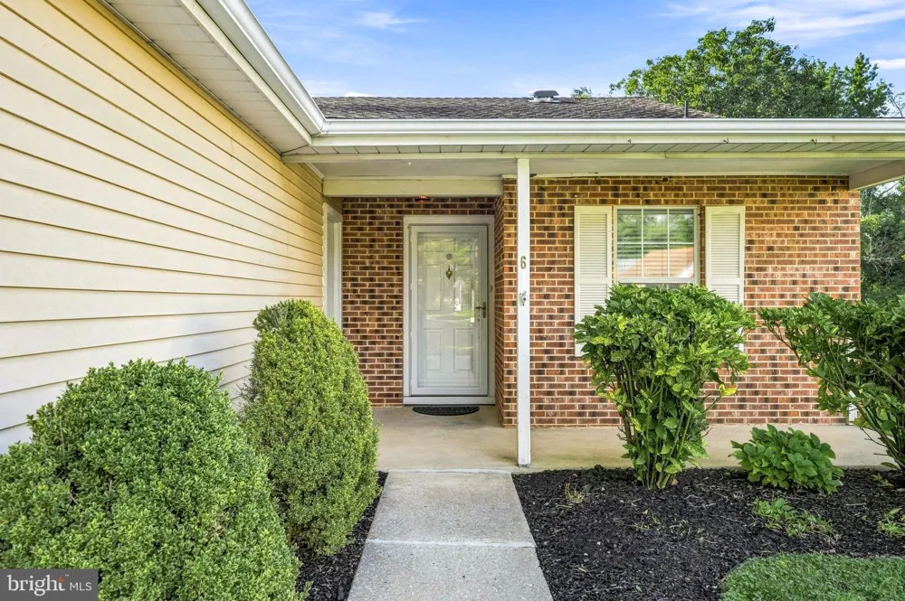6 AVANDALE COURT Mount Laurel, NJ 08054