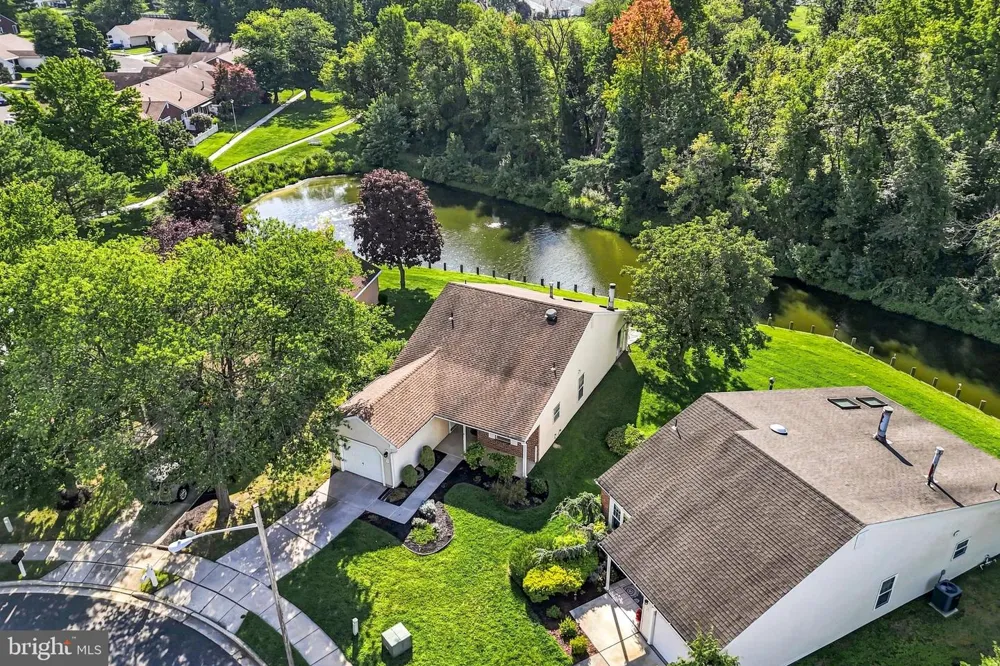 6 AVANDALE COURT Mount Laurel, NJ 08054