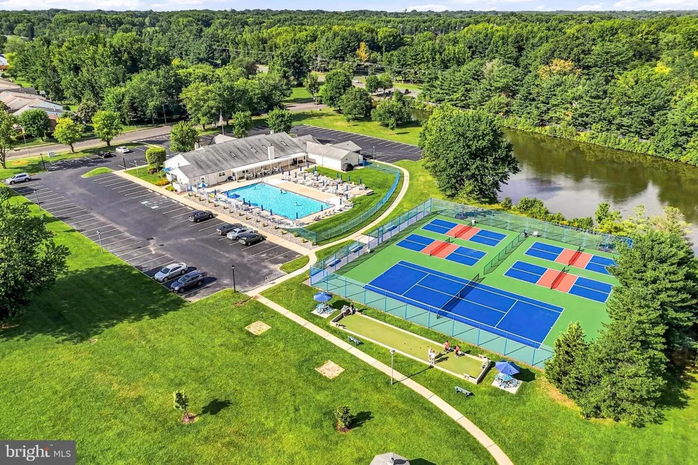 6 AVANDALE COURT Mount Laurel, NJ 08054
