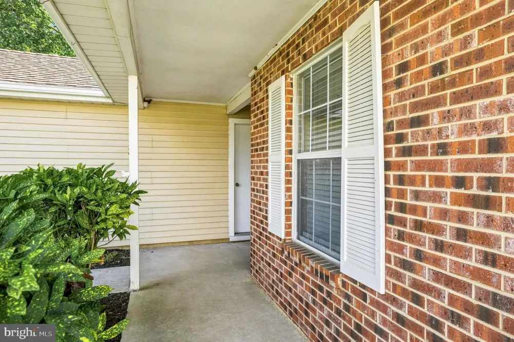 6 AVANDALE COURT Mount Laurel, NJ 08054