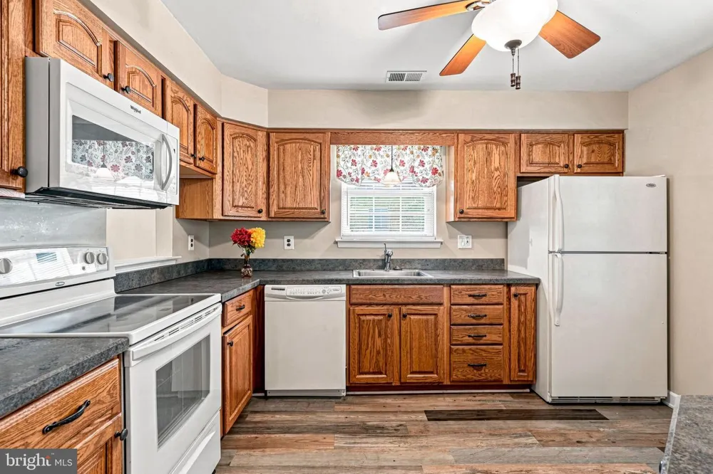 6 AVANDALE COURT Mount Laurel, NJ 08054
