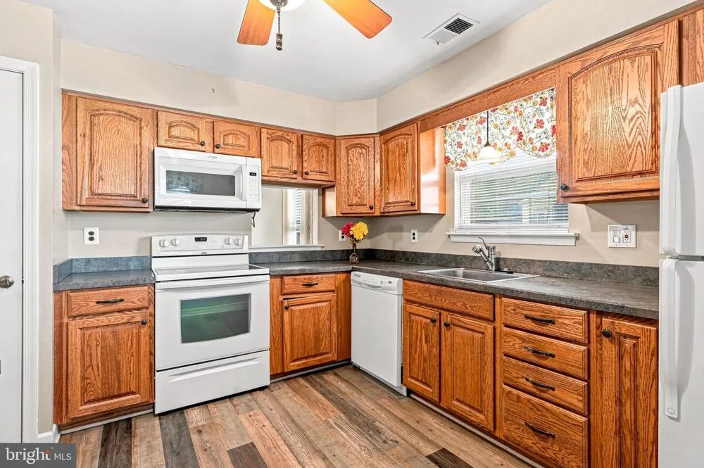 6 AVANDALE COURT Mount Laurel, NJ 08054