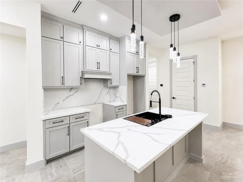 3003 E Sabinal Avenue Hidalgo, TX 78557
