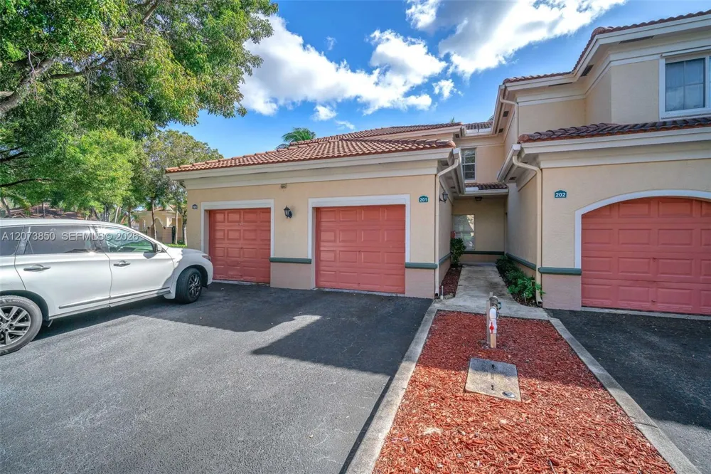 2532 Centergate Dr #201 Miramar, FL 33025