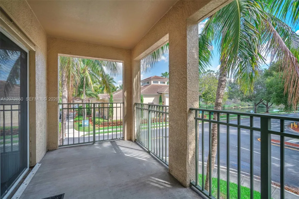 2532 Centergate Dr #201 Miramar, FL 33025
