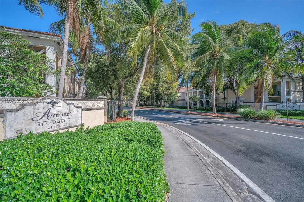 2532 Centergate Dr #201 Miramar, FL 33025