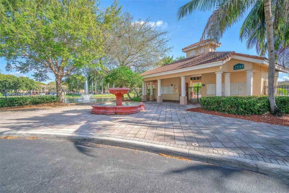 2532 Centergate Dr #201 Miramar, FL 33025