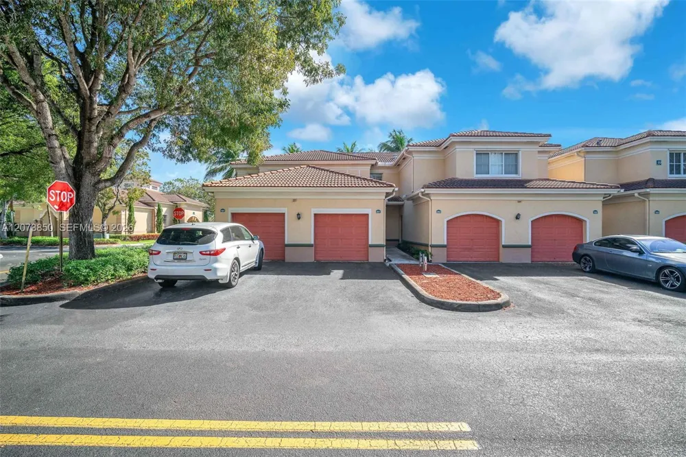 2532 Centergate Dr #201 Miramar, FL 33025