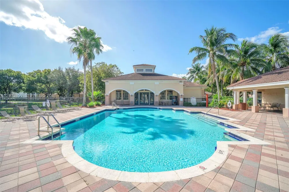 2532 Centergate Dr #201 Miramar, FL 33025