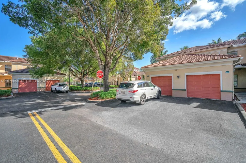 2532 Centergate Dr #201 Miramar, FL 33025
