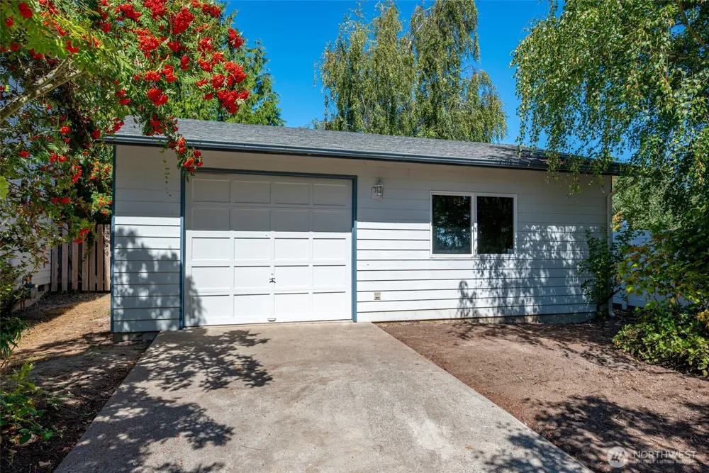 2090 SW Putnam Drive Oak Harbor, WA 98277