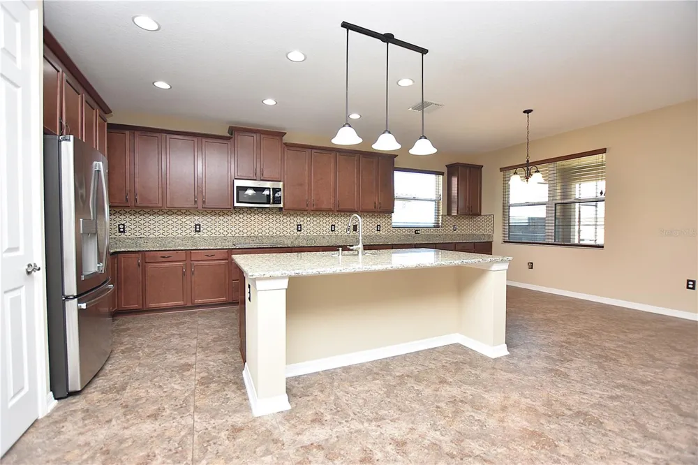 3949 AQUILLA DRIVE Lakeland, FL 33810