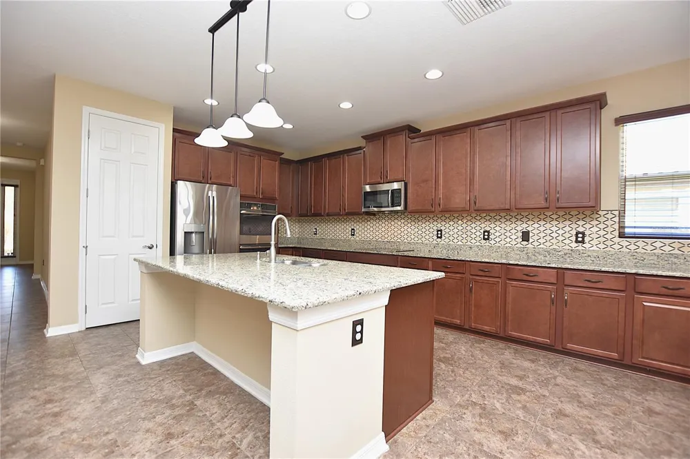 3949 AQUILLA DRIVE Lakeland, FL 33810