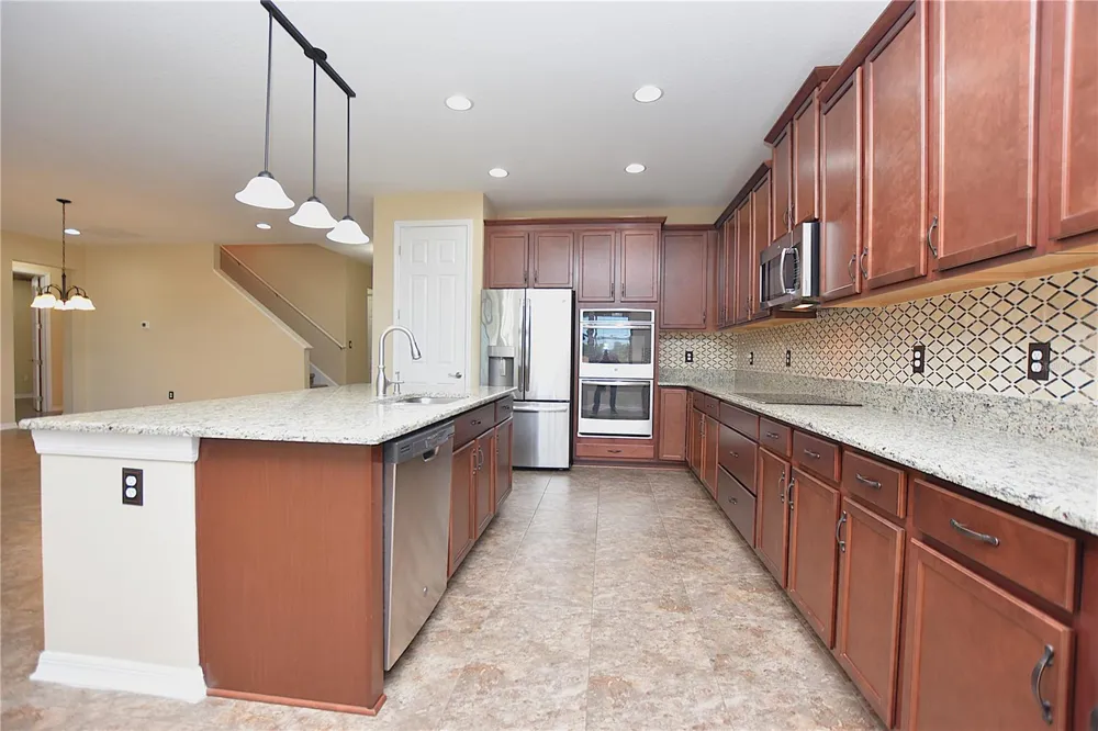 3949 AQUILLA DRIVE Lakeland, FL 33810