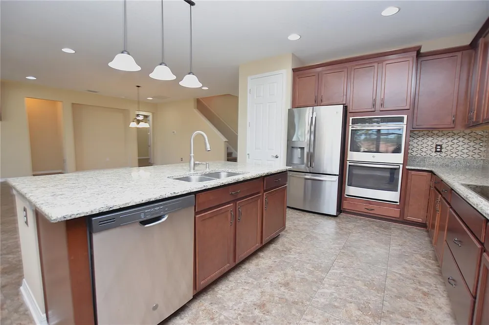 3949 AQUILLA DRIVE Lakeland, FL 33810