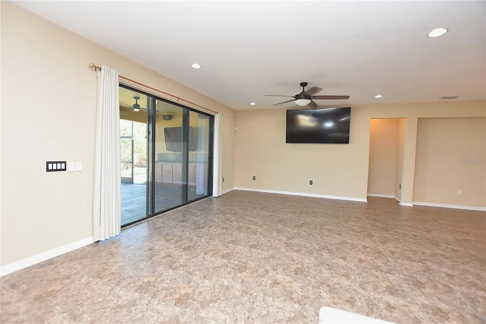 3949 AQUILLA DRIVE Lakeland, FL 33810