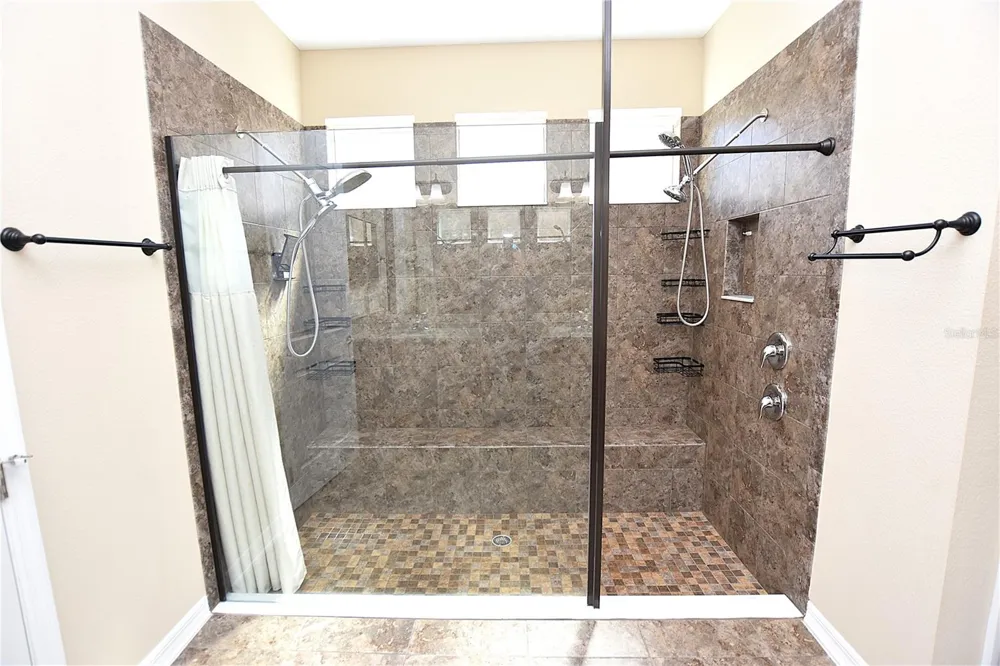 3949 AQUILLA DRIVE Lakeland, FL 33810