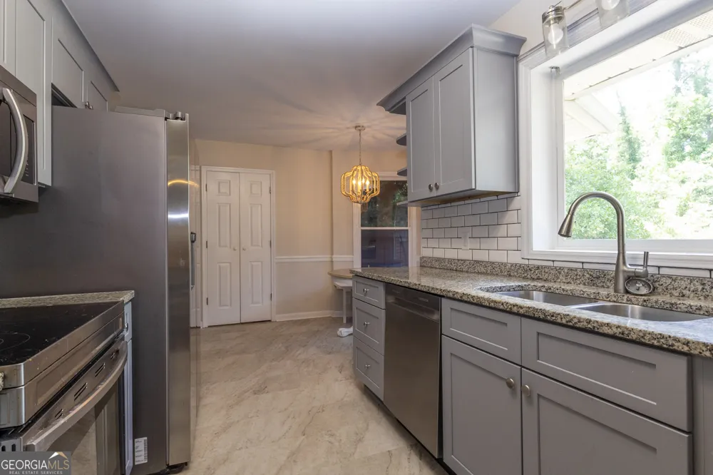 408 Skyway DR Warner Robins, GA 31088