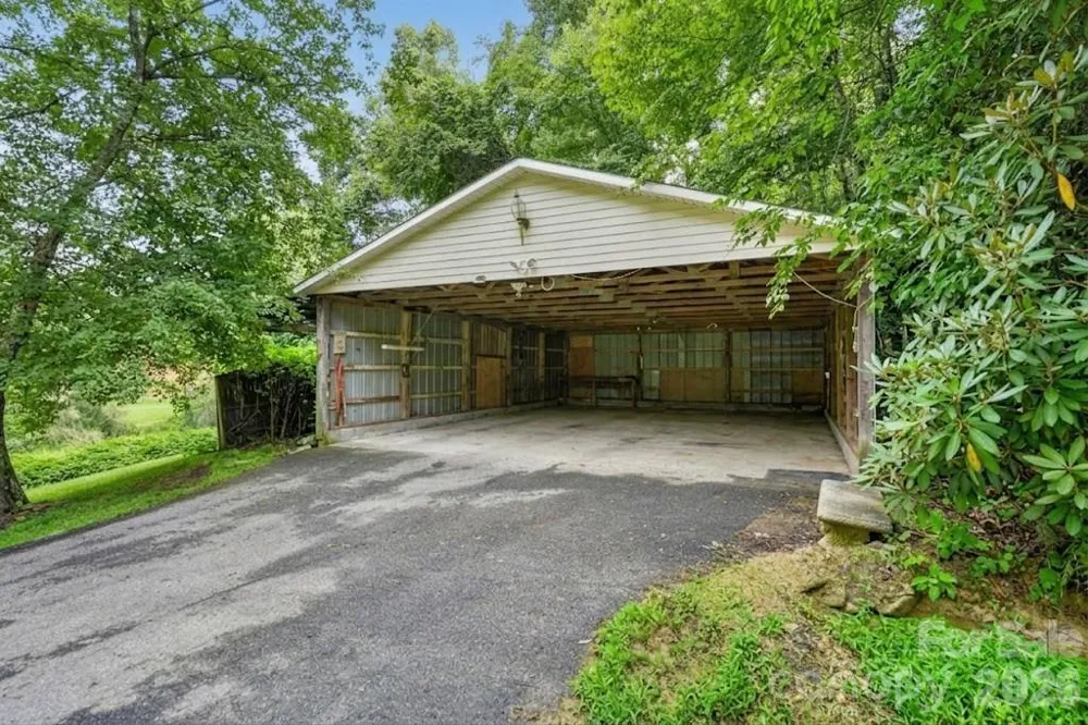 168 Huntley Road Fletcher, NC 28732