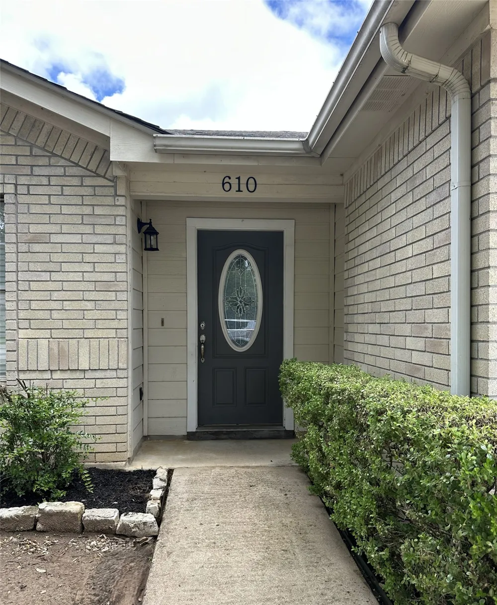 610 Riverway Lane Leander, TX 78641