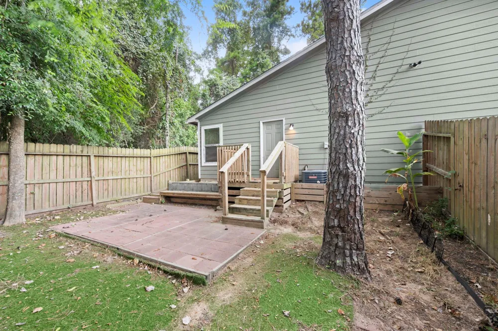 16807 Crestmont Montgomery, TX 77316
