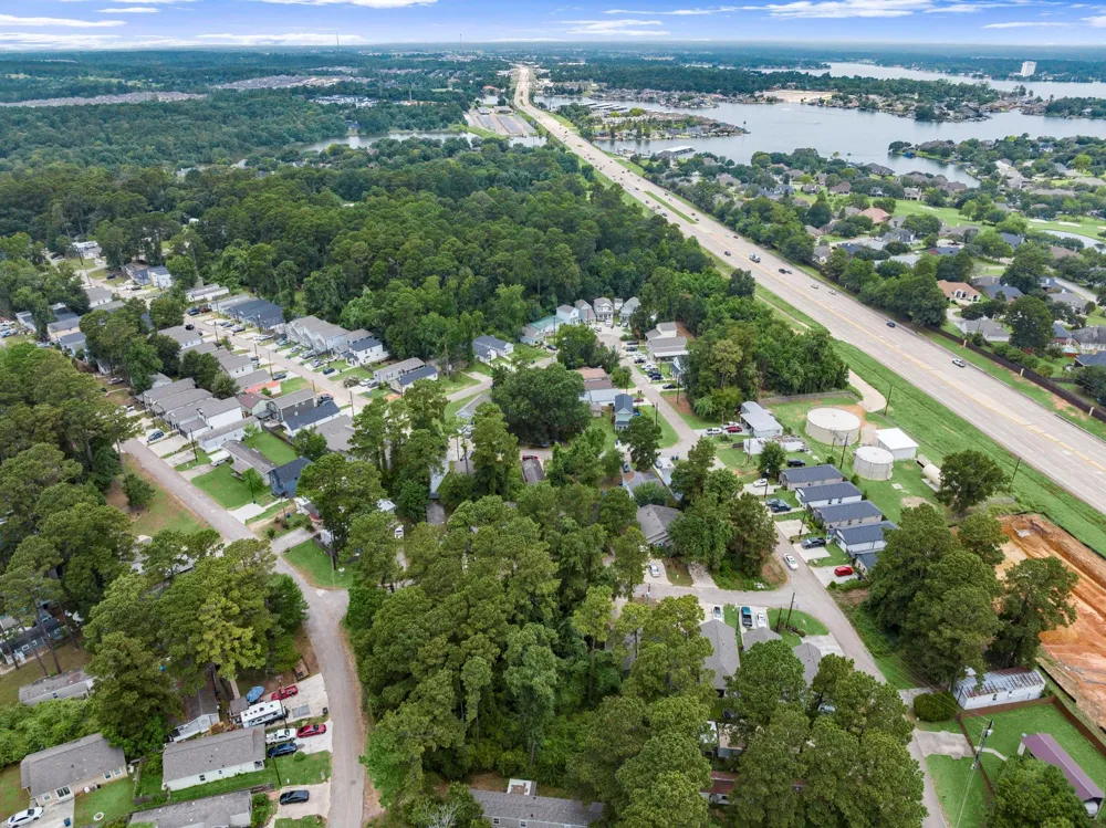 16807 Crestmont Montgomery, TX 77316