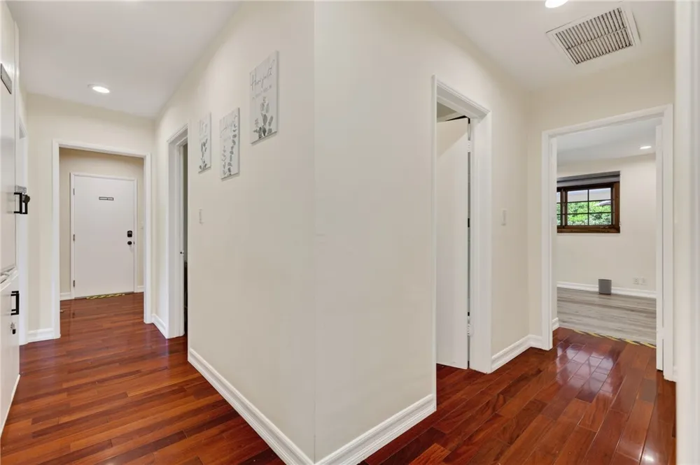 10749 Melvin Northridge, CA 91326