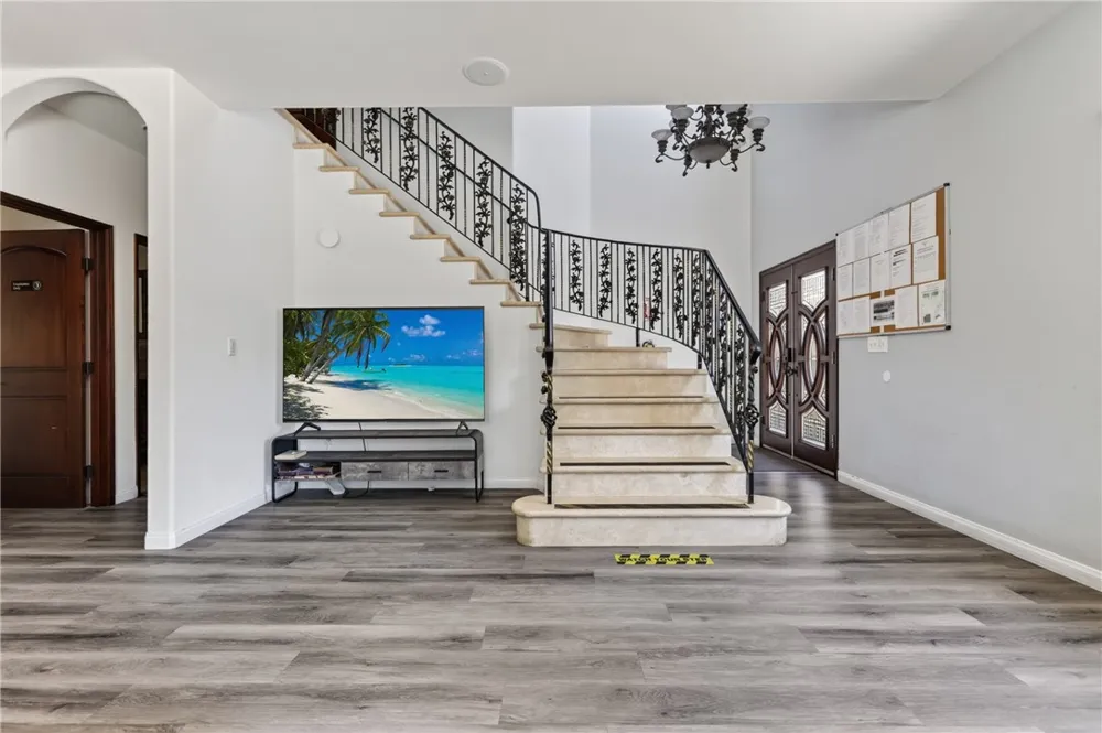 10749 Melvin Northridge, CA 91326