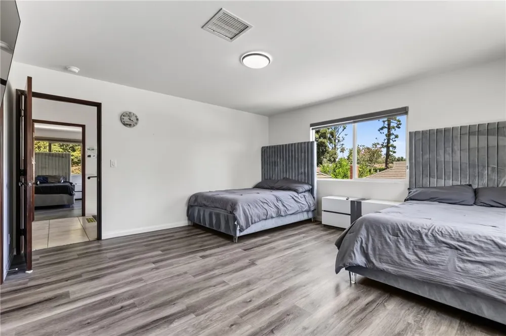 10749 Melvin Northridge, CA 91326