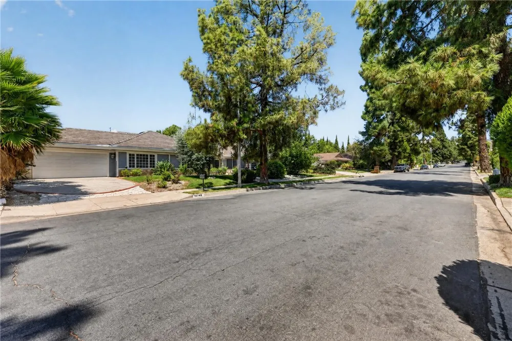 10749 Melvin Northridge, CA 91326
