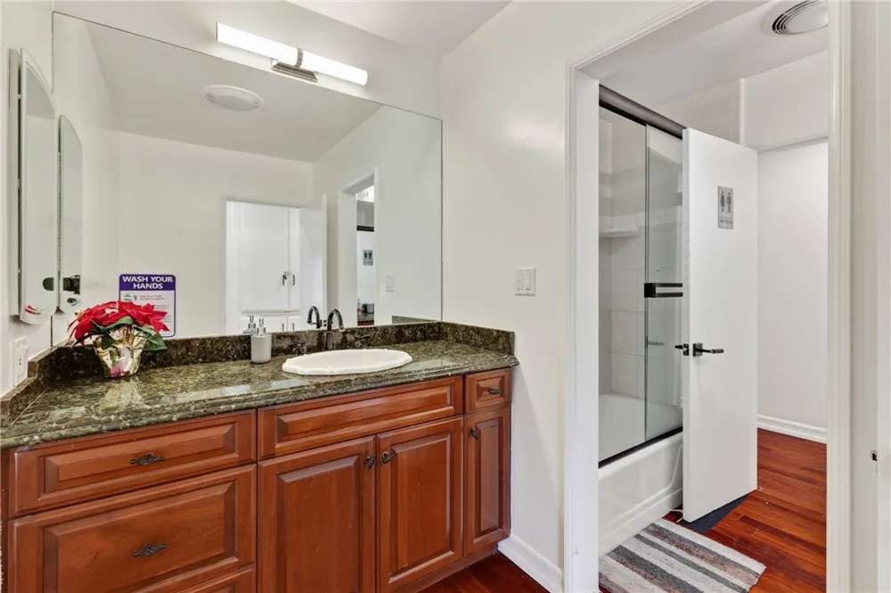 10749 Melvin Northridge, CA 91326