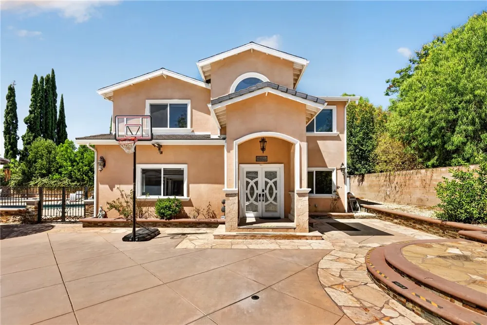 10749 Melvin Northridge, CA 91326