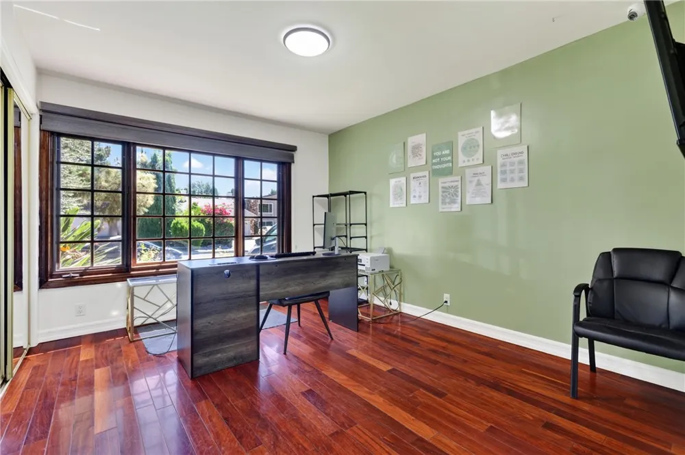 10749 Melvin Northridge, CA 91326