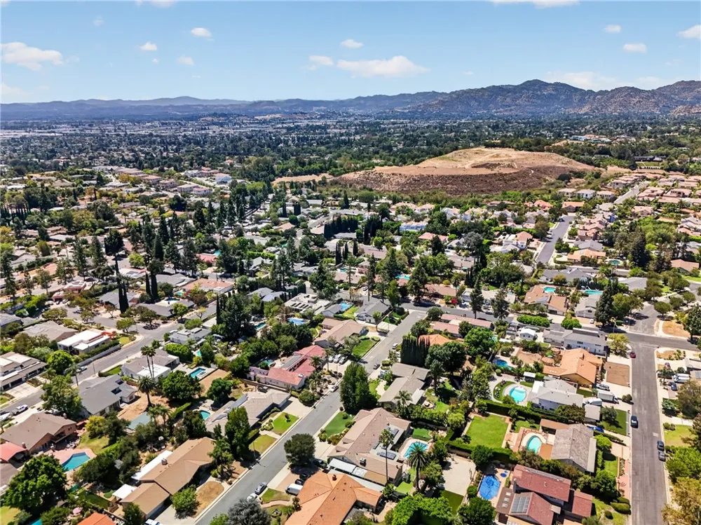 10749 Melvin Northridge, CA 91326
